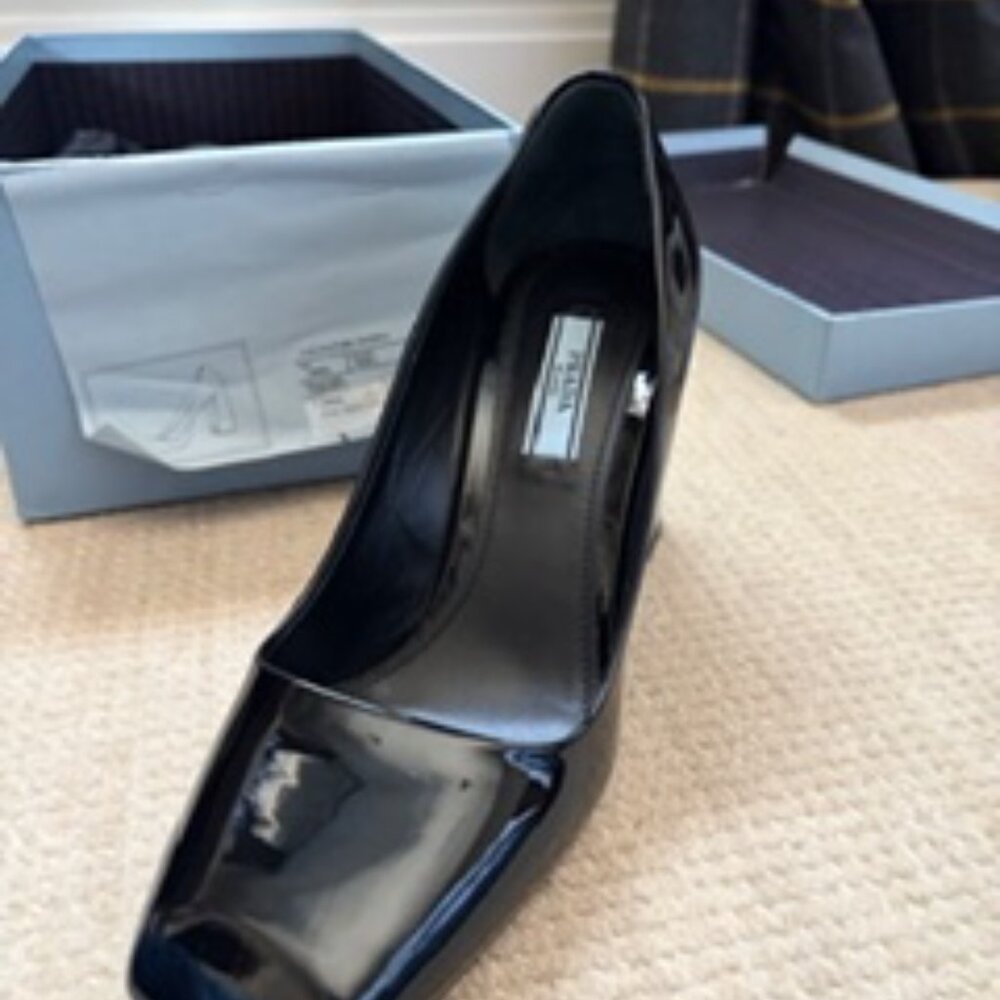 Black patent prada pumps - Picture 2 of 4